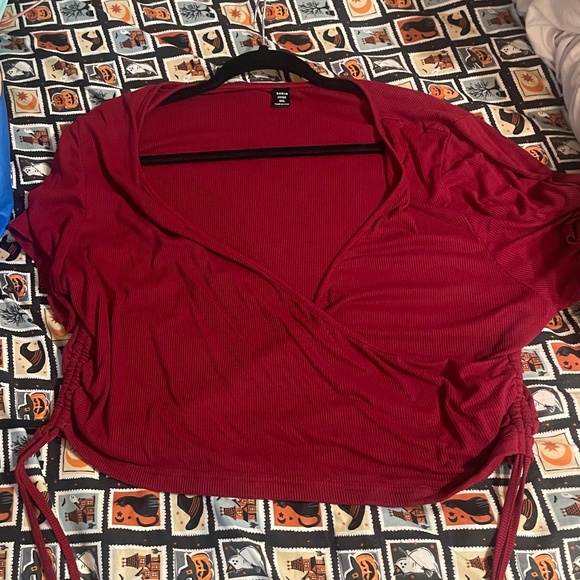 Red crop top deep v neck - Picture 1 of 1